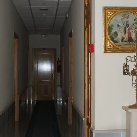 Maximiano Herculeo Hotel